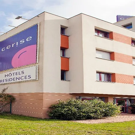 Cerise La Beaujoire 3* نانت
