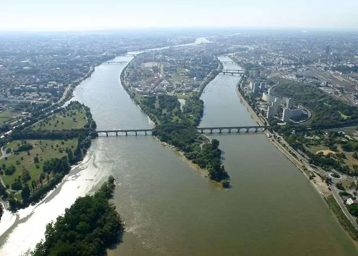 Cerise La Beaujoire 3* نانت